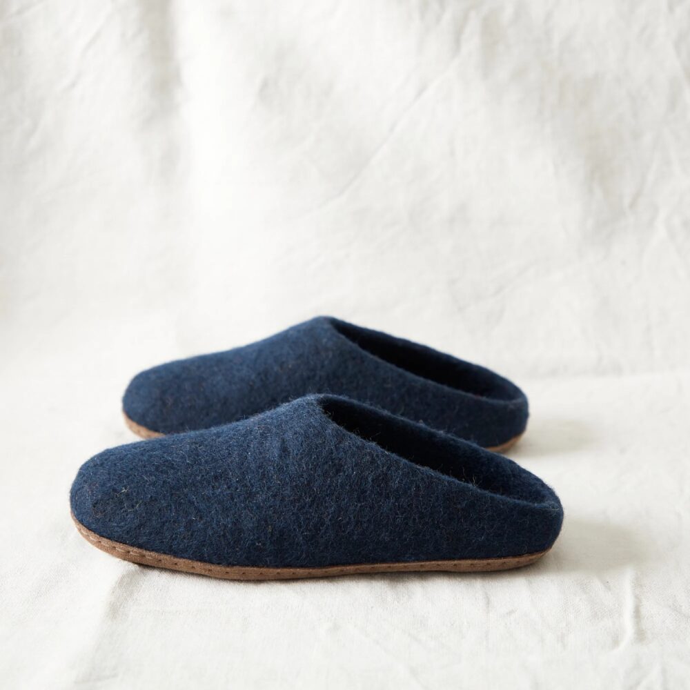 AURA QUE Mita Handmade Felt Slippers - Navy Blue